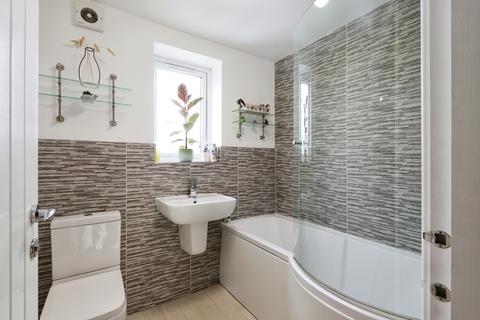 92 Farm Road, Barnsley, S70 3DL