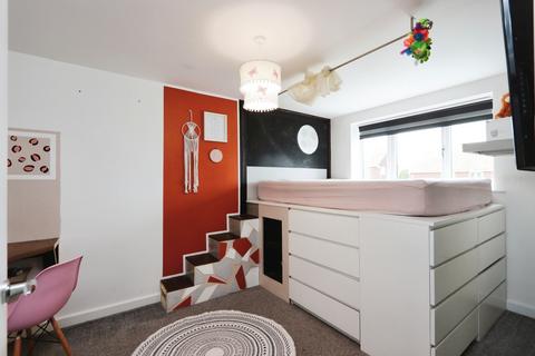 92 Farm Road, Barnsley, S70 3DL