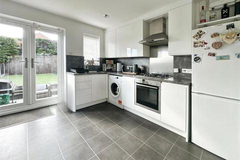 27 Croft Drive, Mapplewell, Barnsley, S75 6AN