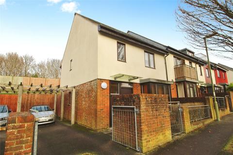 3 bedroom end of terrace house to rent, Oakridge Road, Hampshire RG21