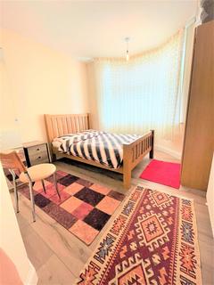 Terraced house to rent, Boundary Road N22