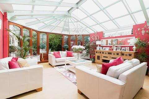 6 Warren Road, Bexleyheath, DA6 7LU