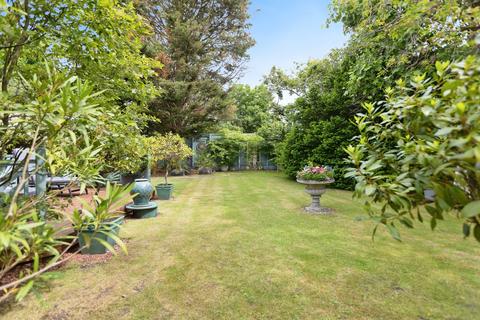 6 Warren Road, Bexleyheath, DA6 7LU
