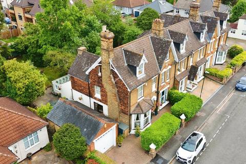 6 Warren Road, Bexleyheath, DA6 7LU