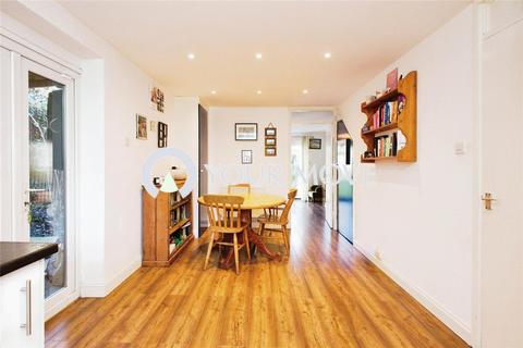 19 Woodville Close, London, SE3 8ED