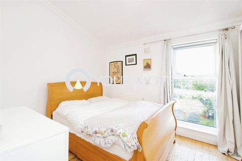 19 Woodville Close, London, SE3 8ED