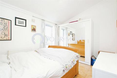 19 Woodville Close, London, SE3 8ED