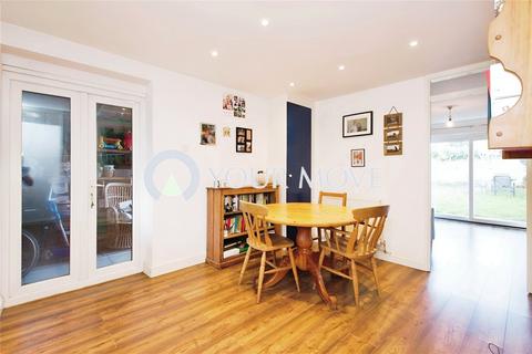 19 Woodville Close, London, SE3 8ED