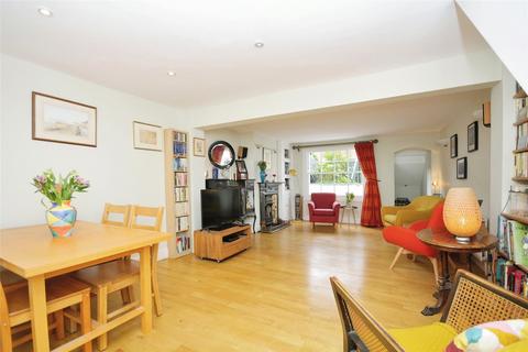 32 Reynolds Place, London, SE3 8SX