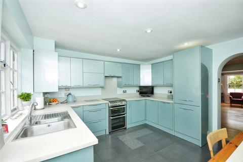 32 Reynolds Place, London, SE3 8SX