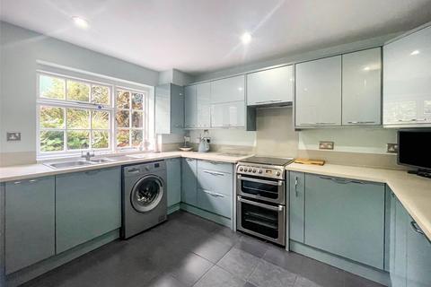 32 Reynolds Place, London, SE3 8SX