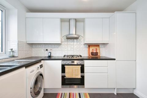 2 bedroom flat for sale, Westcombe Park Road, London SE3