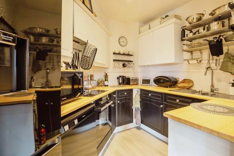 61 Edith Cavell Way, London, SE18 4JY