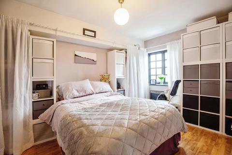 61 Edith Cavell Way, London, SE18 4JY