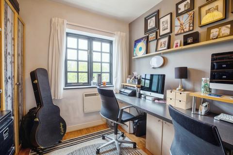 61 Edith Cavell Way, London, SE18 4JY