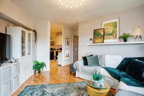 61 Edith Cavell Way, London, SE18 4JY