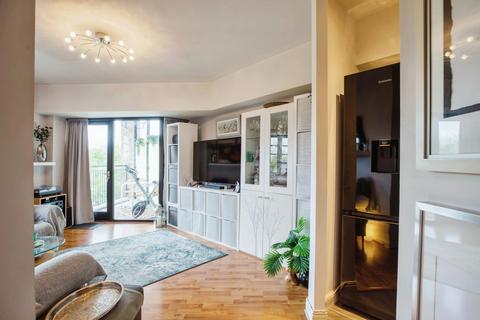 61 Edith Cavell Way, London, SE18 4JY