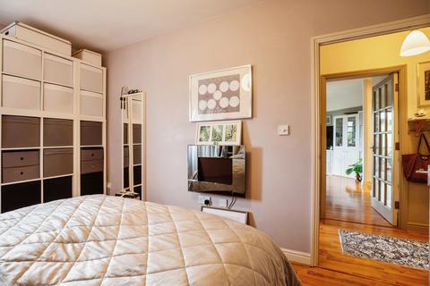 61 Edith Cavell Way, London, SE18 4JY