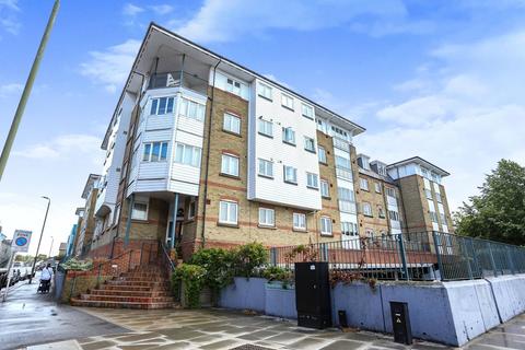 2 bedroom flat for sale, Homesdale Road, Bromley BR2