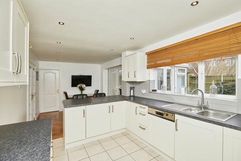 5 bedroom detached house for sale, Marlow Drive, Burton-On-Trent DE14