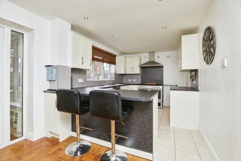 7 Marlow Drive, Branston, Burton-on-trent, DE14 3TX
