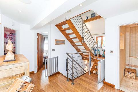 undefined, Court Farm Lane, Burton-on-Trent DE14