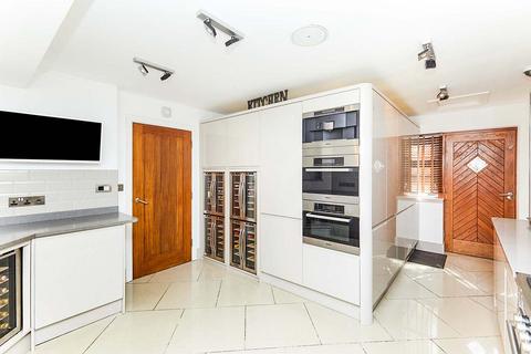 undefined, Court Farm Lane, Burton-on-Trent DE14
