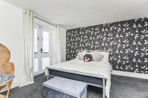 150 Alexandra Road, Burton-on-trent, DE15 0JE