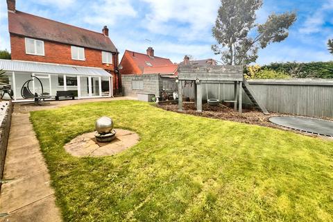 3 bedroom detached house for sale, Lichfield Road, Burton-on-Trent DE13