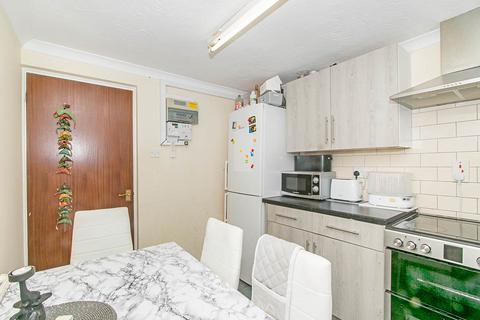2 bedroom flat to rent, Sea View Terrace, Cornwall TR14