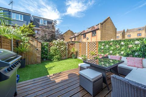 25 Isambard Place, London, SE16 7DA