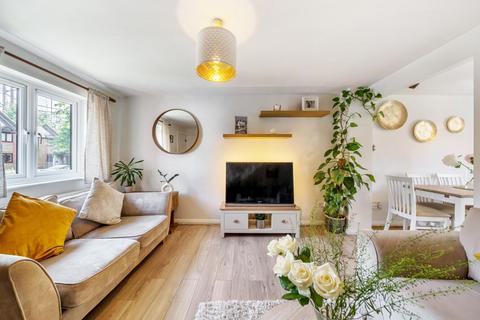 25 Isambard Place, London, SE16 7DA