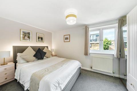 25 Isambard Place, London, SE16 7DA