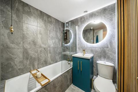 25 Isambard Place, London, SE16 7DA