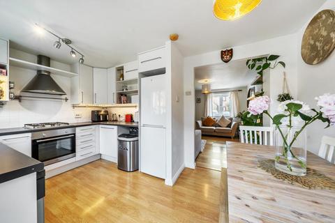 25 Isambard Place, London, SE16 7DA