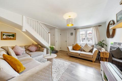 25 Isambard Place, London, SE16 7DA
