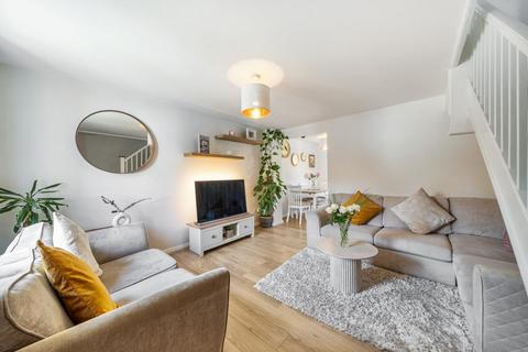 25 Isambard Place, London, SE16 7DA