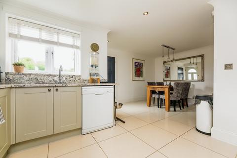 5 Coach Road, Wentworth, Rotherham, S62 7UA