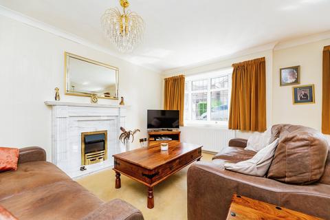 4 Walton Close, High Green, Sheffield, S35 4FJ