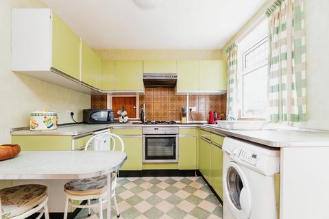 4 Walton Close, High Green, Sheffield, S35 4FJ