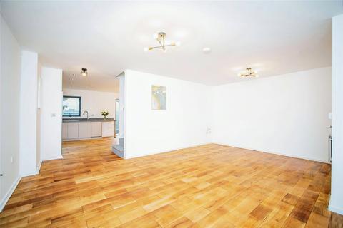 10 Teal Drive, St Marys Island, Chatham, ME4 3EA
