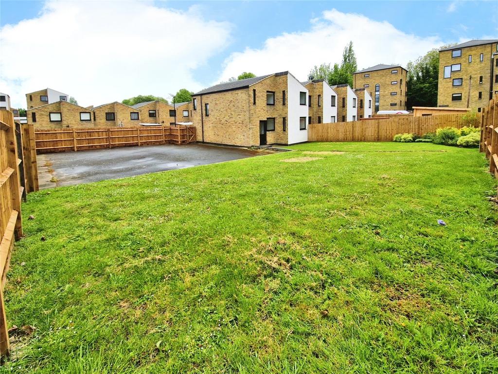princess-mary-avenue-kent-me4-3-bed-end-of-terrace-house-332-500