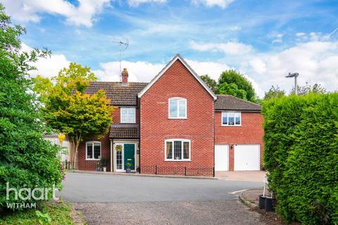 4 bedroom detached house for sale, Earlsmead, Witham