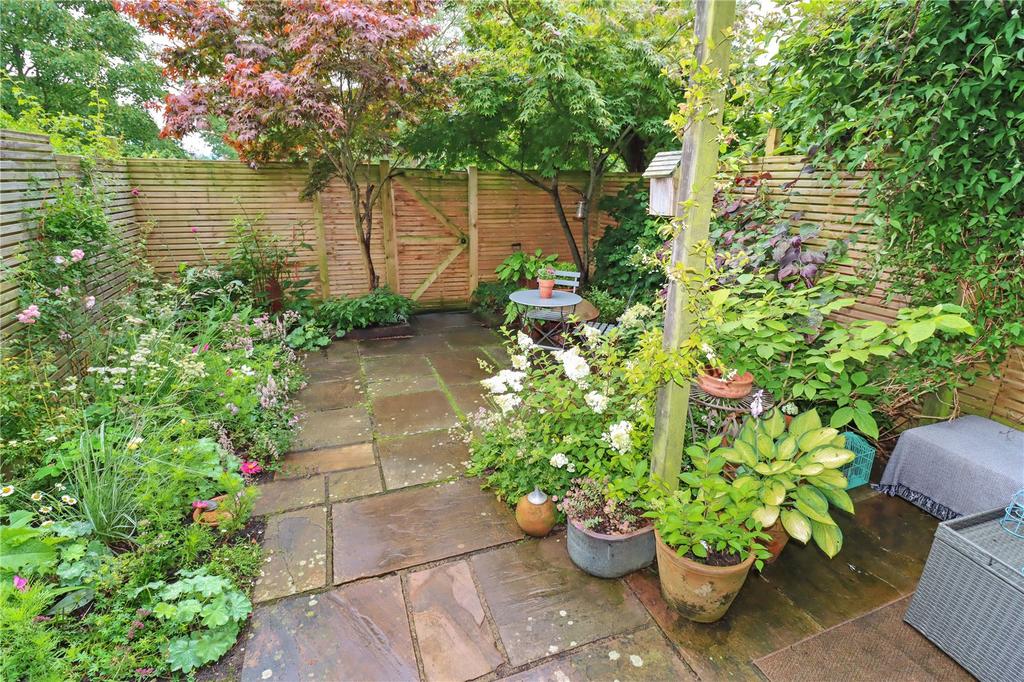 Rear Garden Pic 3