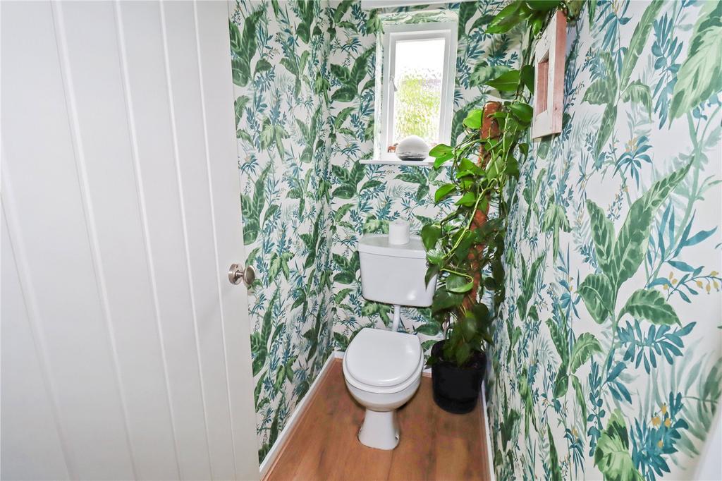 Wc/Cloakroom