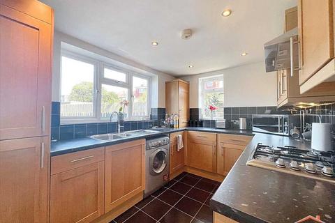 2 bedroom maisonette for sale, Summit Close, Edgware