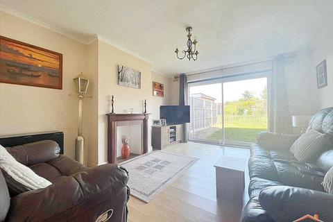 2 bedroom maisonette for sale, Summit Close, Edgware