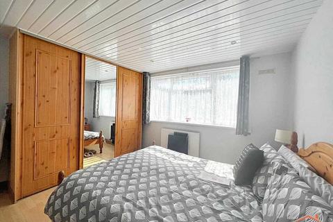 2 Summit Close, Edgware, HA8 6EJ