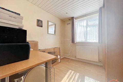 2 Summit Close, Edgware, HA8 6EJ