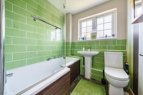 61 Manor Road, Witney, OX28 3UE